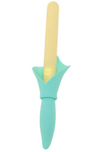 Load image into Gallery viewer, Vala Fiercely Powerful Silicone Flower Vibe